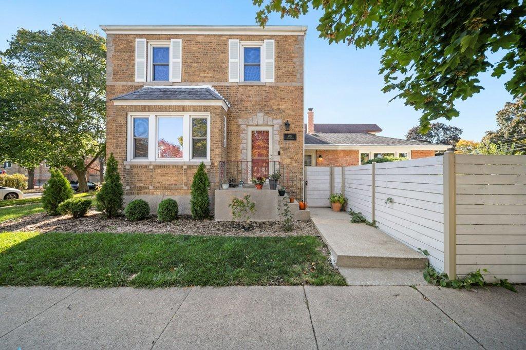 [Address Hidden by Seller], Chicago, IL 60656