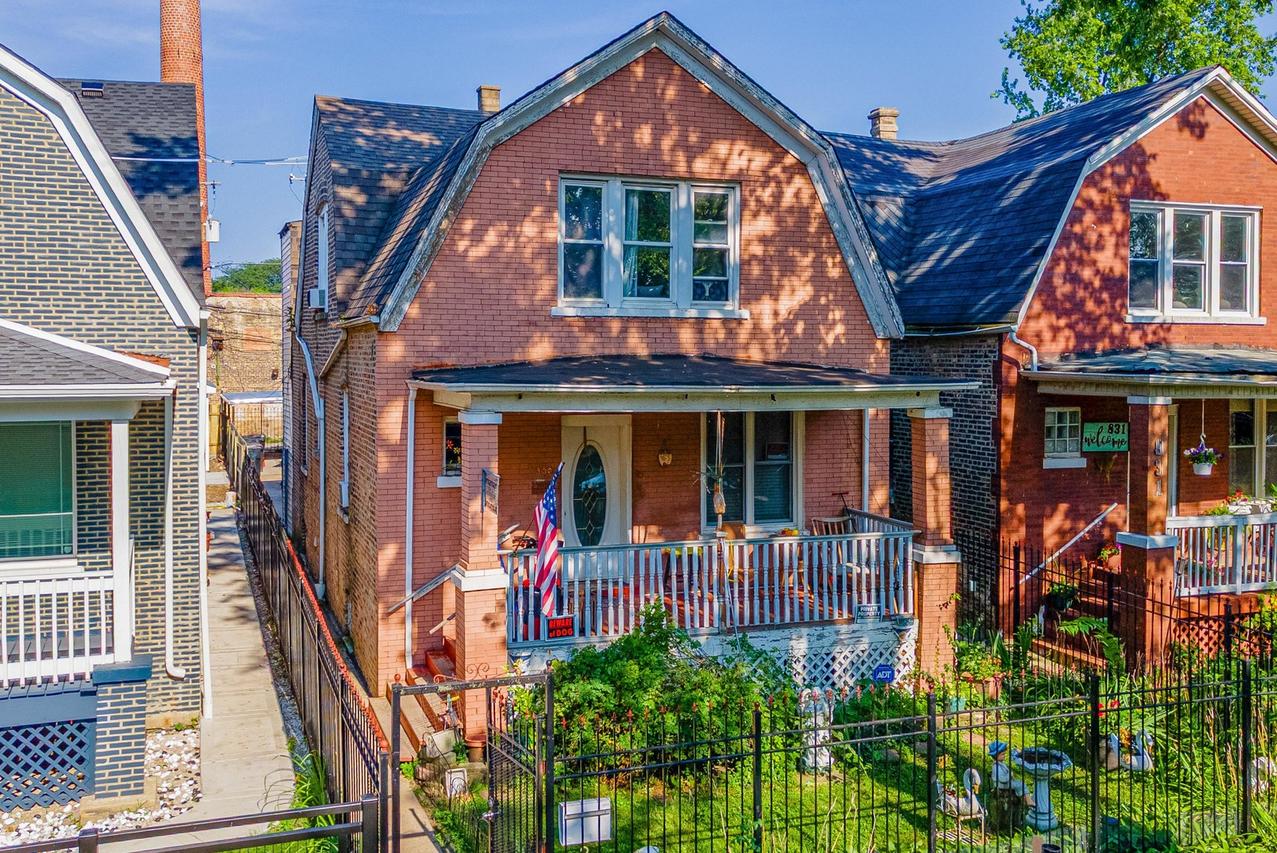 833 N Keystone Ave., Chicago, IL 60651