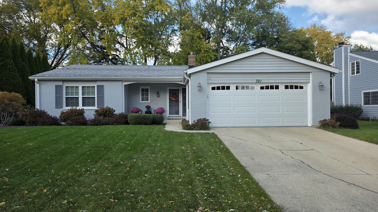321 Cottonwood Ln., Naperville, IL 60540