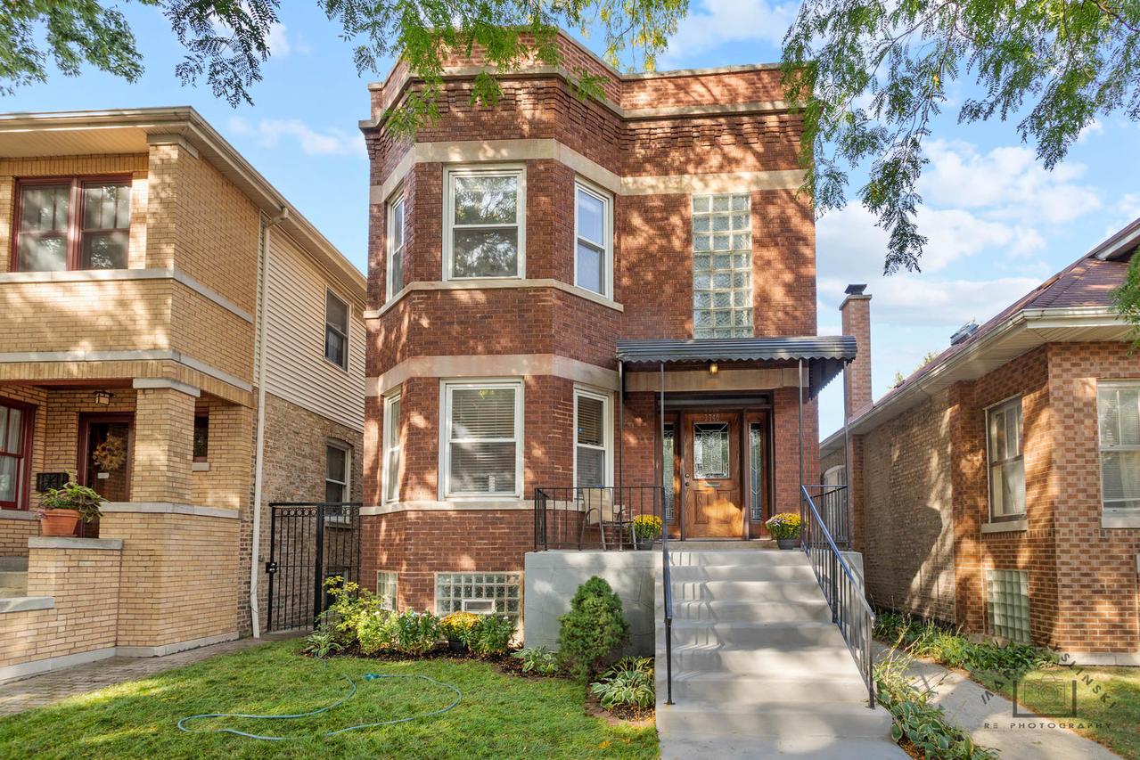 3740 N Leavitt St., Chicago, IL 60618