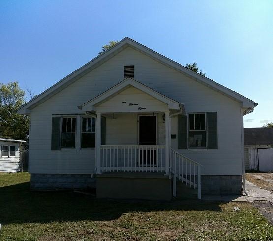 115 W 8th St., St. Elmo, IL 62458