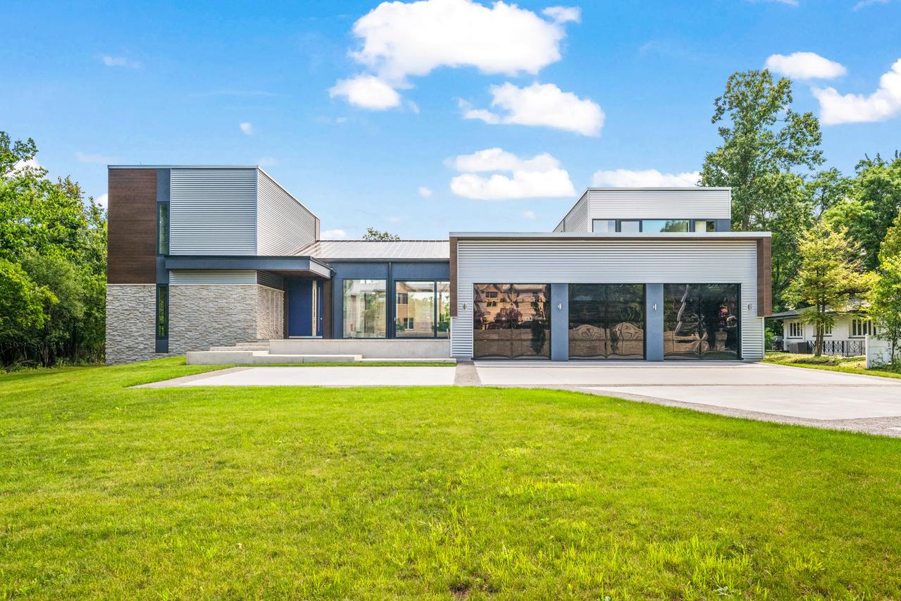 711 Becker Rd., Glenview, IL 60025