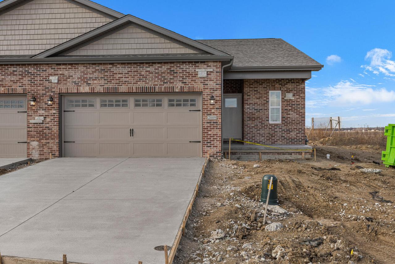 2009 Roseland Dr., Mahomet, IL 61853