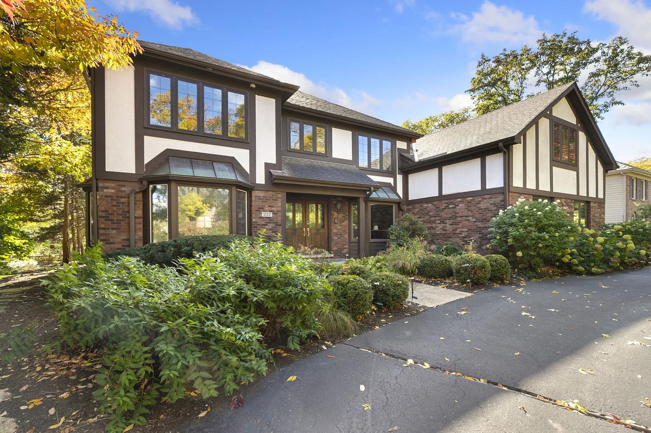 1222 Champion Forest Ct., Wheaton, IL 60187