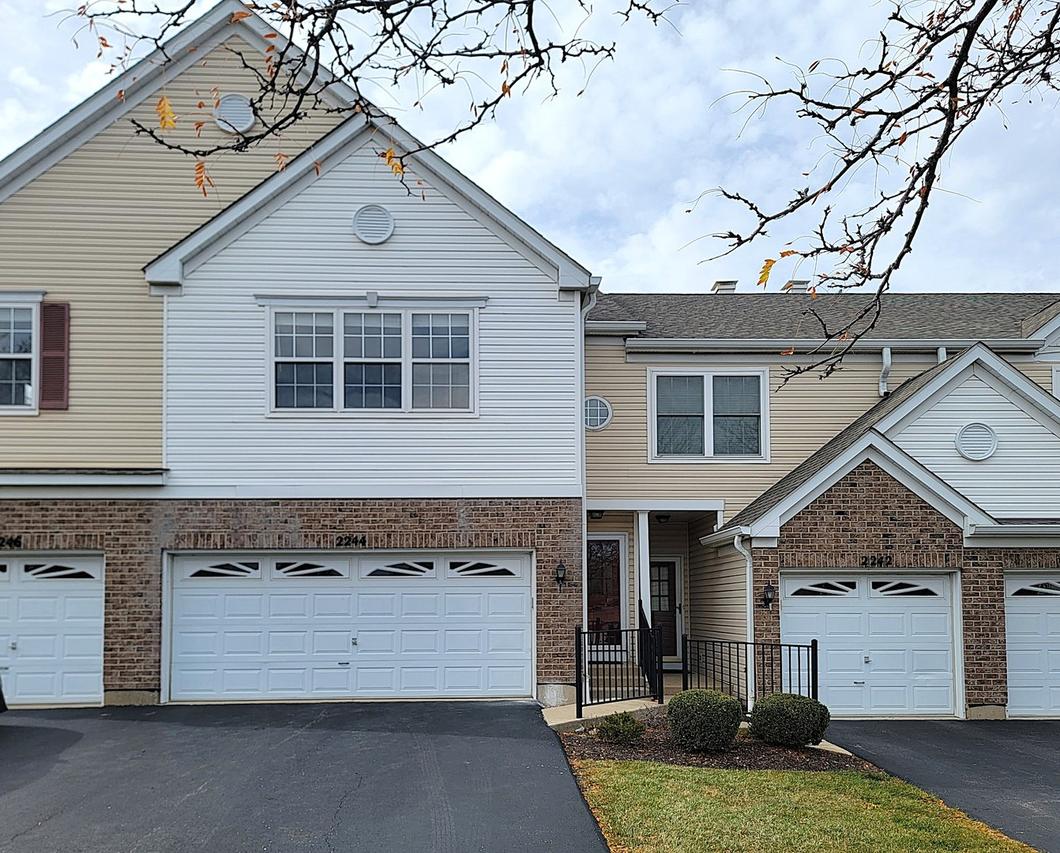 2244 S Lincoln St. #312, Lombard, IL 60148