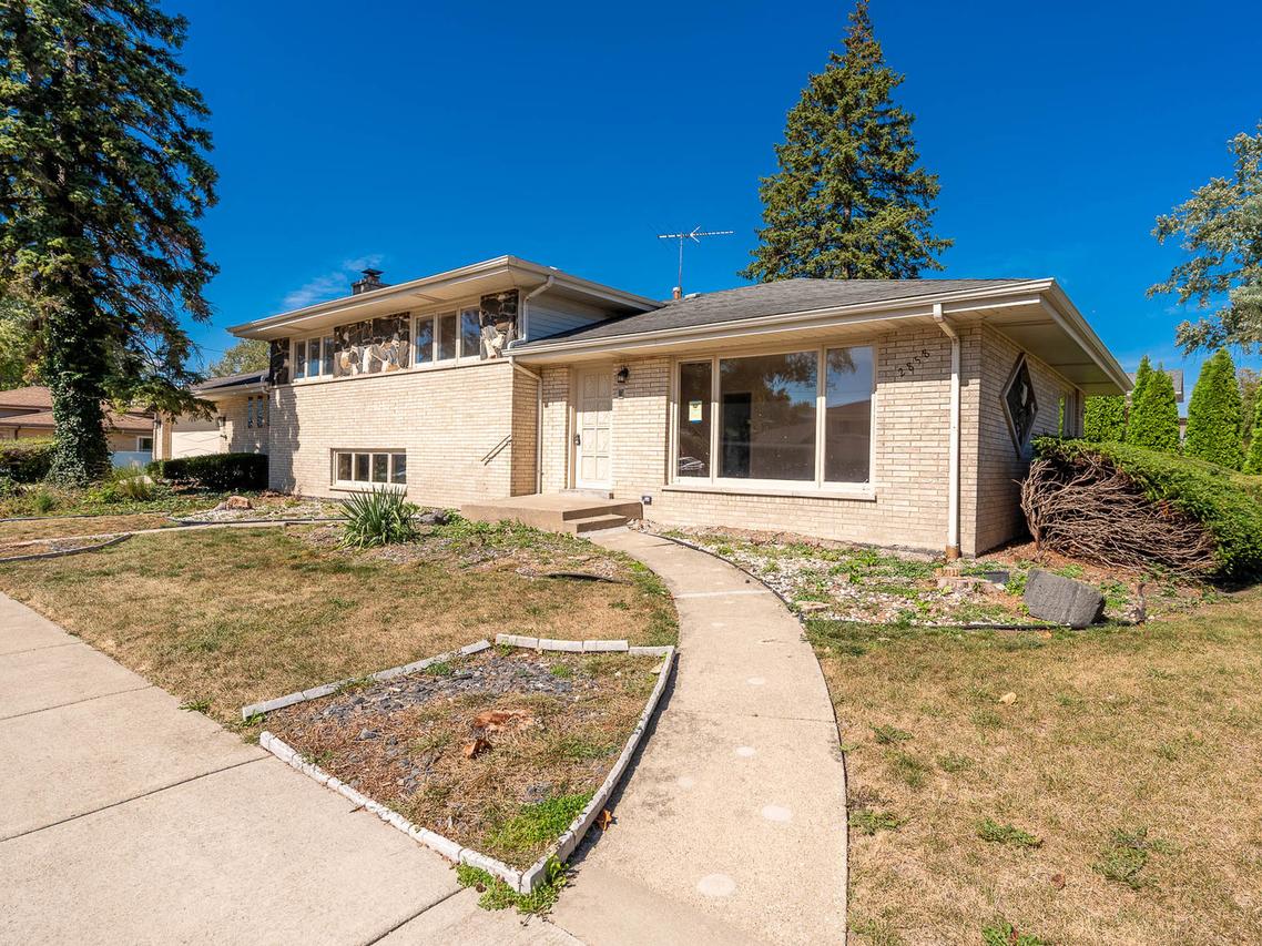 2858 Kensington Ave., Westchester, IL 60154