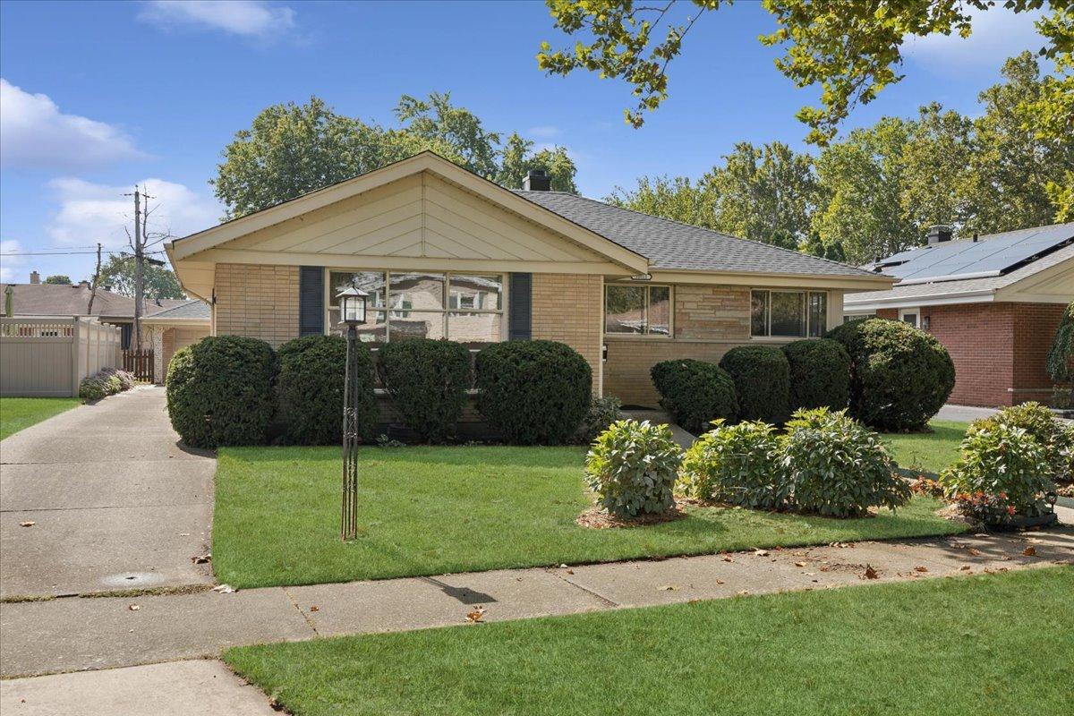 10511 Preston St., Westchester, IL 60154