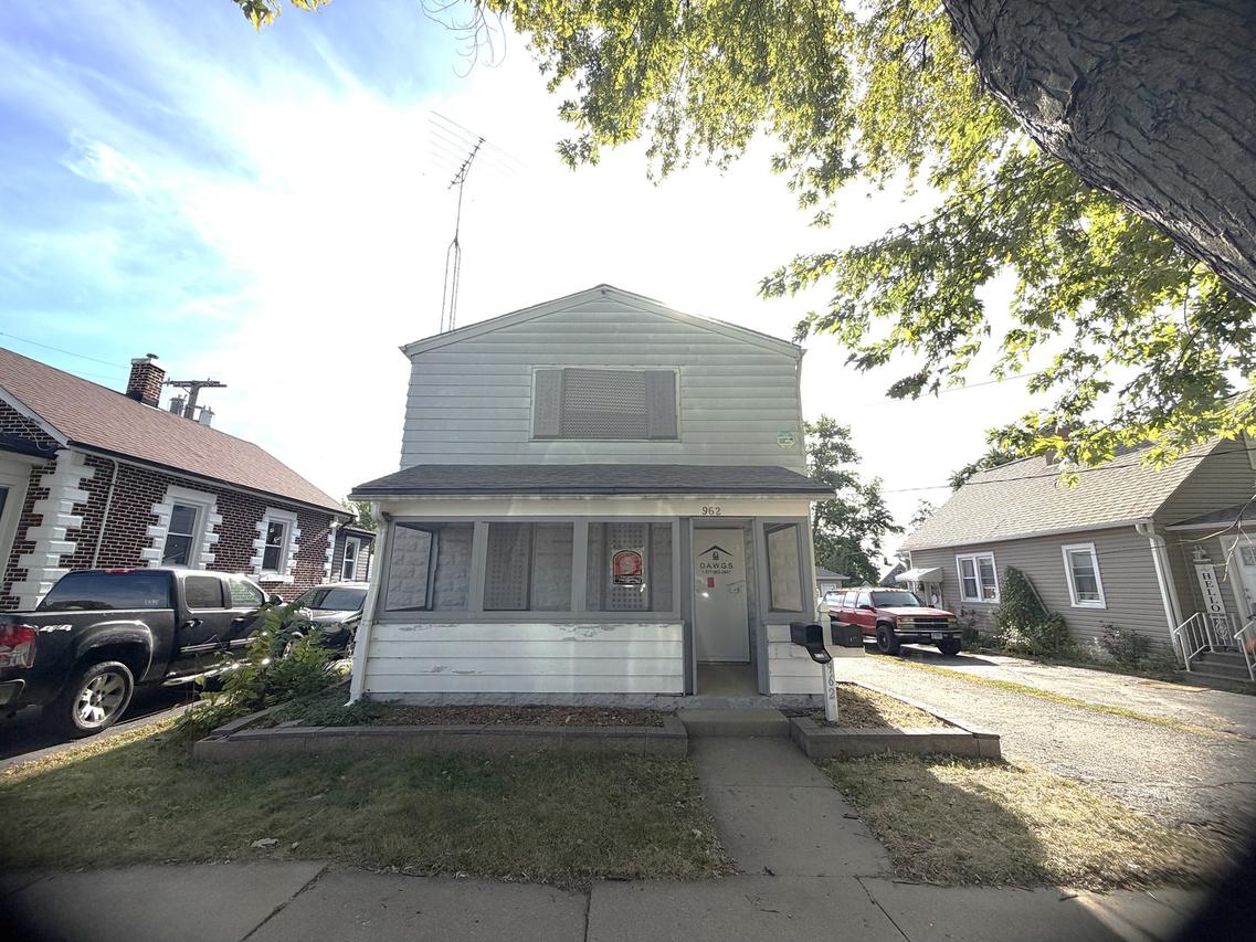 962 Oliver Ave., Aurora, IL 60506