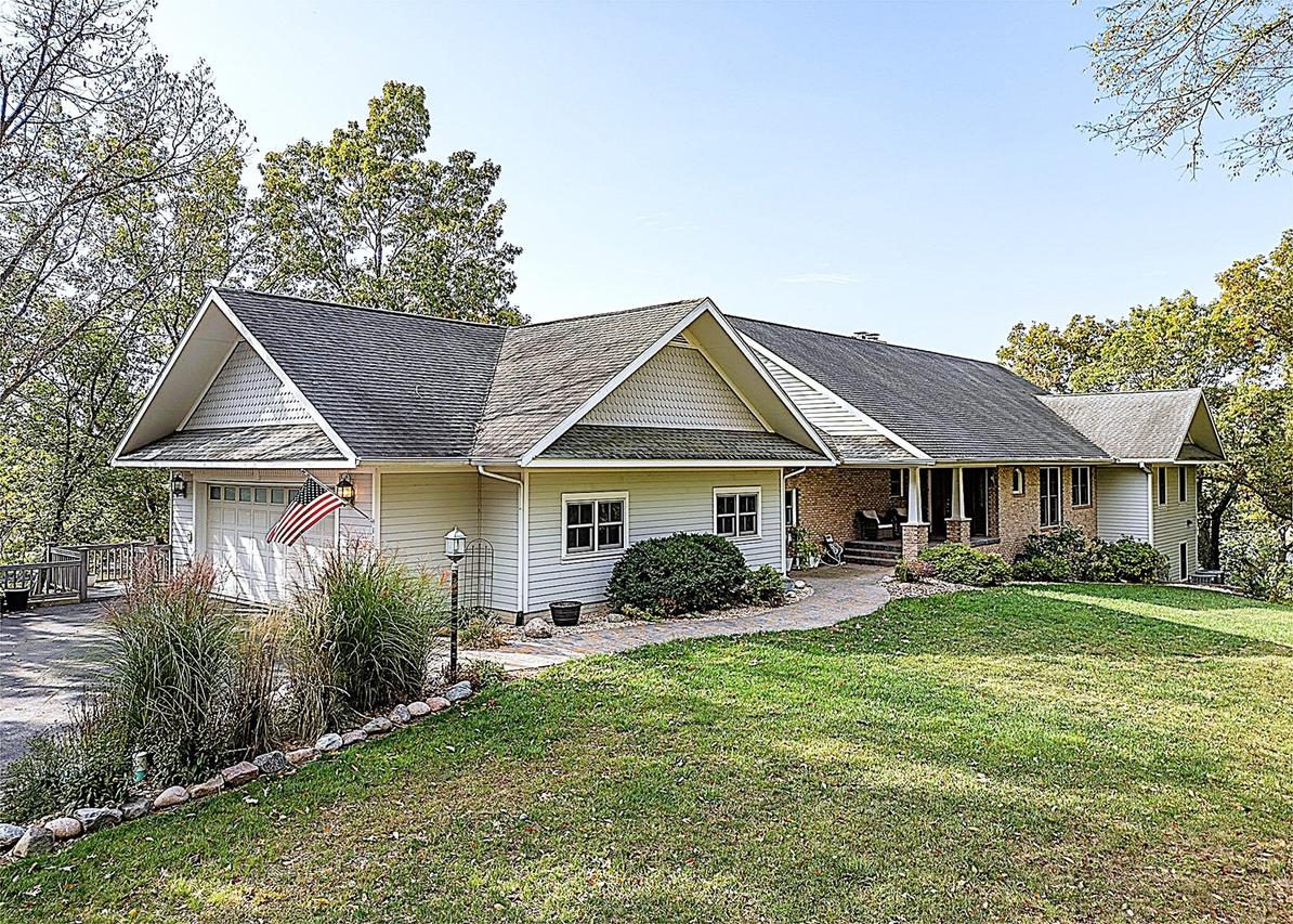 1024 White Pine Dr., Dixon, IL 61021