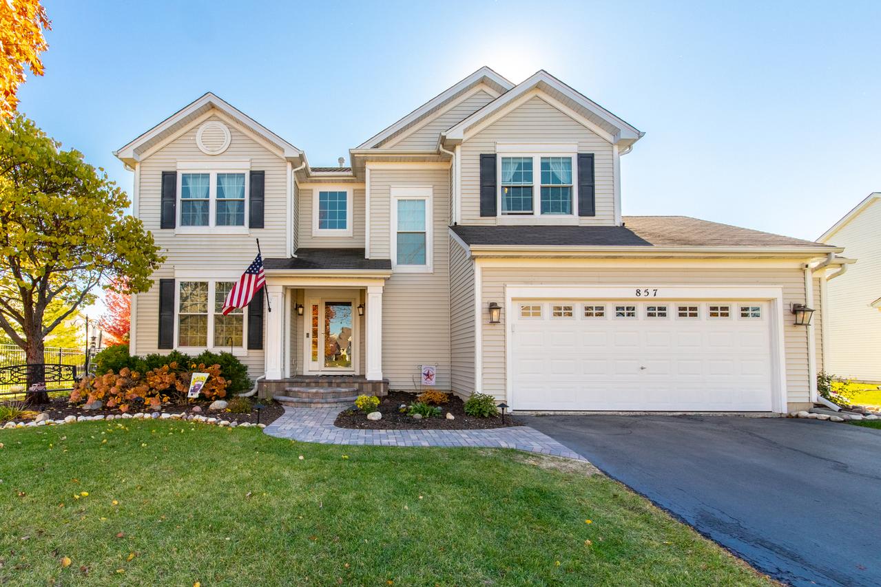 857 Great Falls Dr., Volo, IL 60073