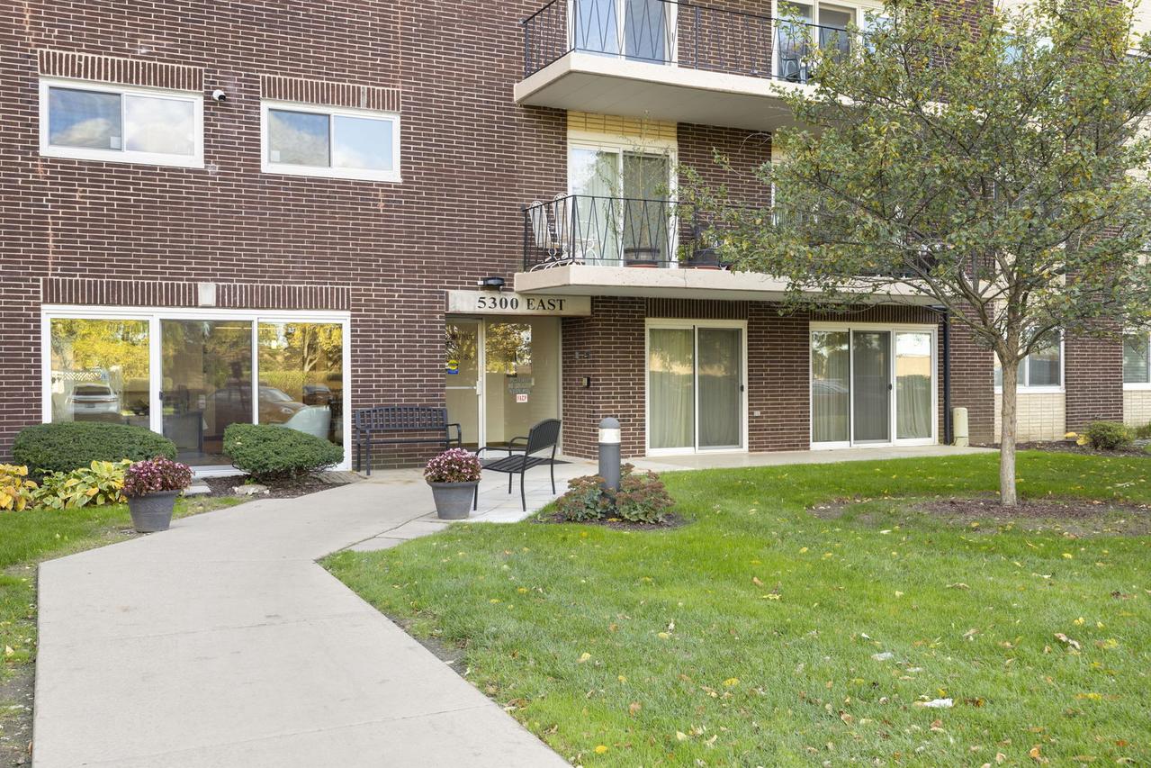 5300 Walnut Ave. #18E, Downers Grove, IL 60515
