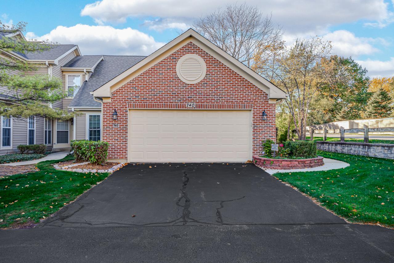 740 Clover Hill Ct., Elk Grove Village, IL 60007