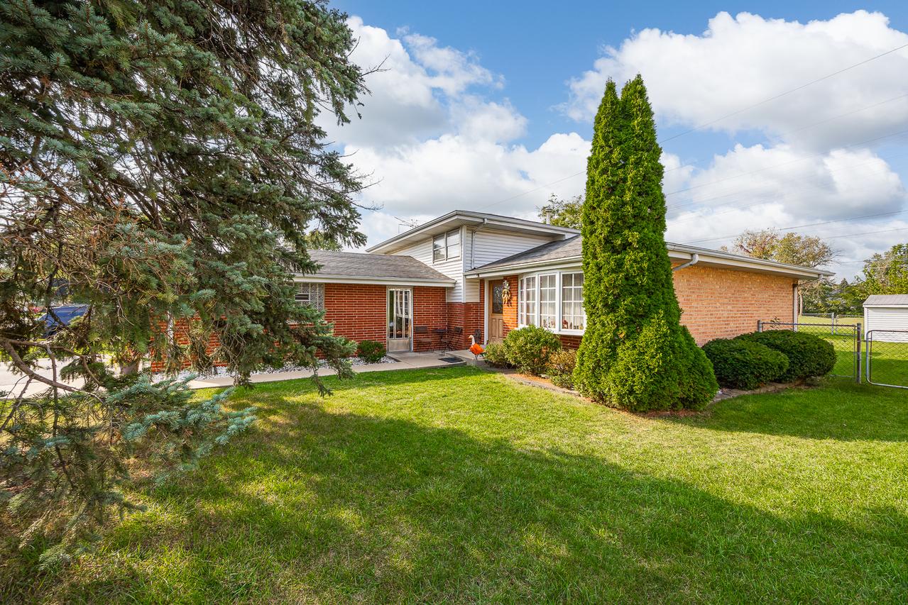 10624 S Michael Dr., Palos Hills, IL 60465