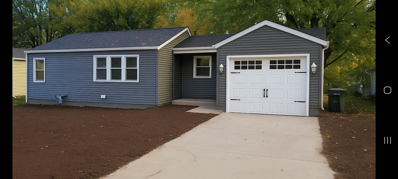 1718 Knoll Ave., Mchenry, IL 60050