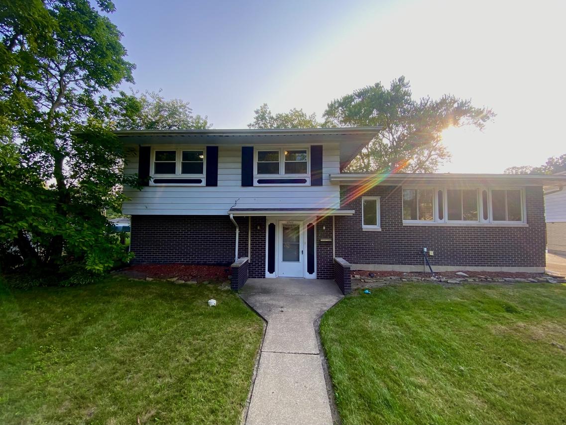 18964 Wildwood Ave., Lansing, IL 60438