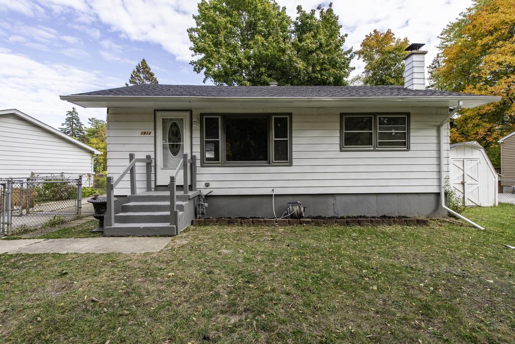 1913 Chippewa Rd., Waukegan, IL 60087