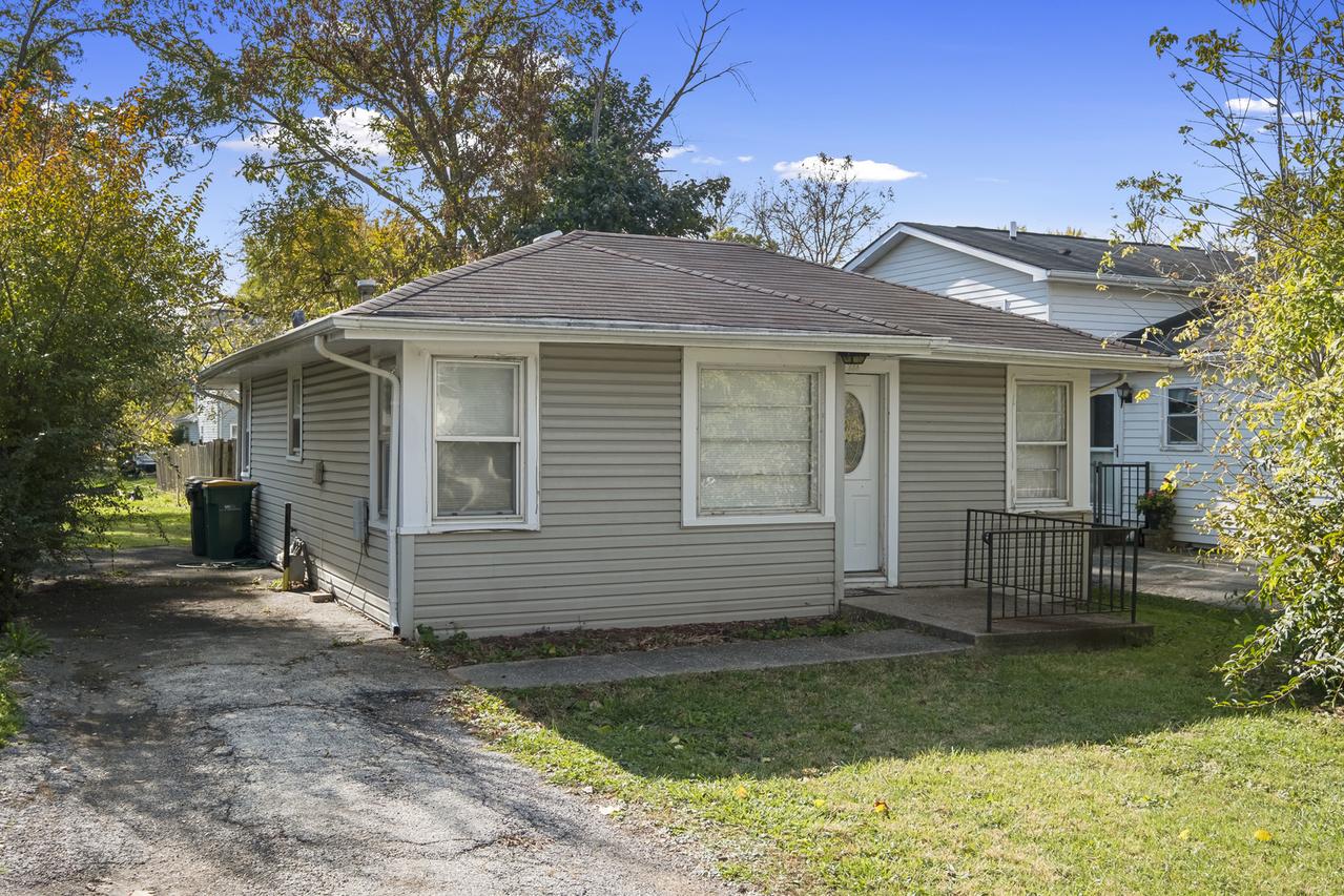 233 Wildwood Dr., Round Lake Beach, IL 60073