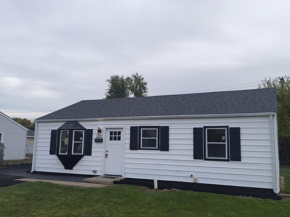 1609 Marlboro Ln., Crest Hill, IL 60403