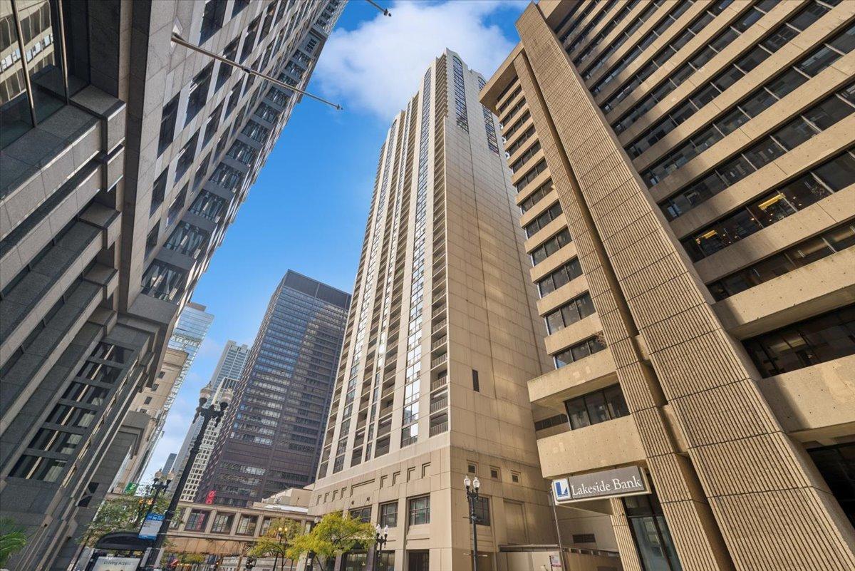 200 N Dearborn St. #4407, Chicago, IL 60601