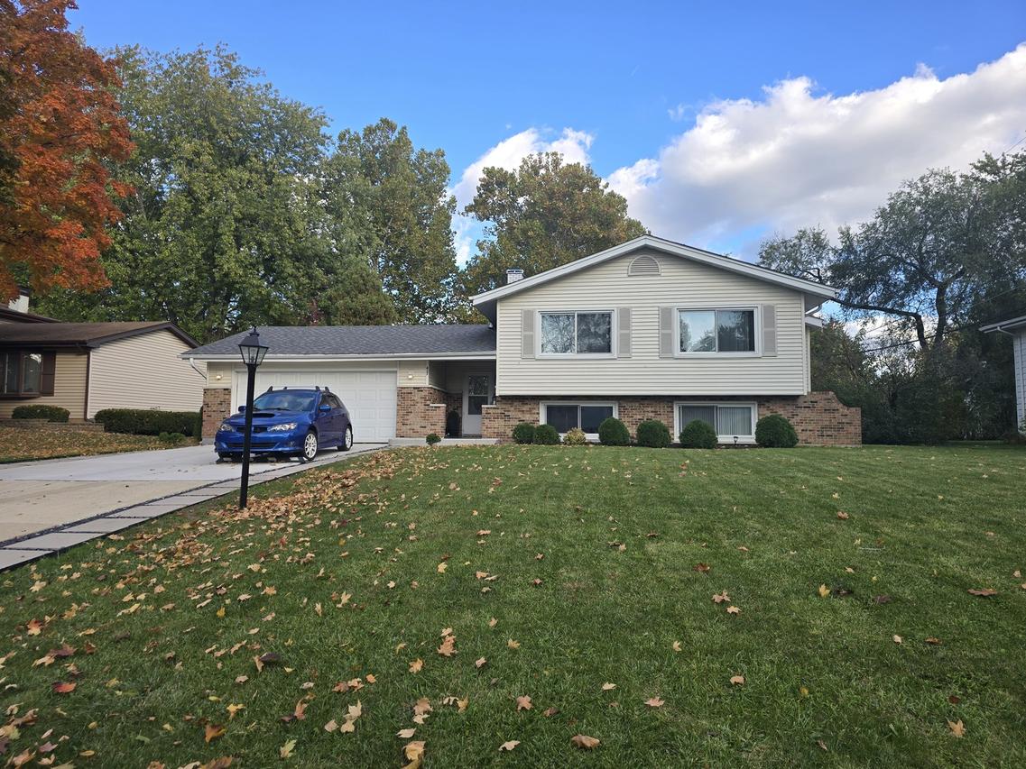 437 Eagle View Dr., Carol Stream, IL 60188