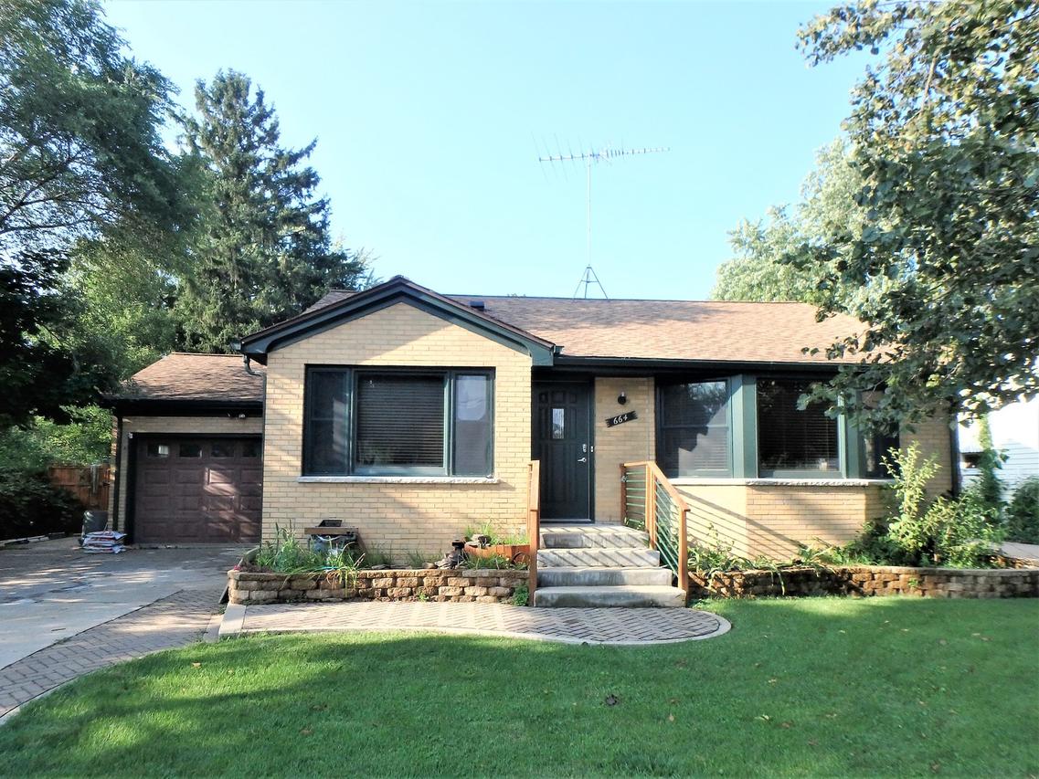 664 Summit St., Elgin, IL 60120