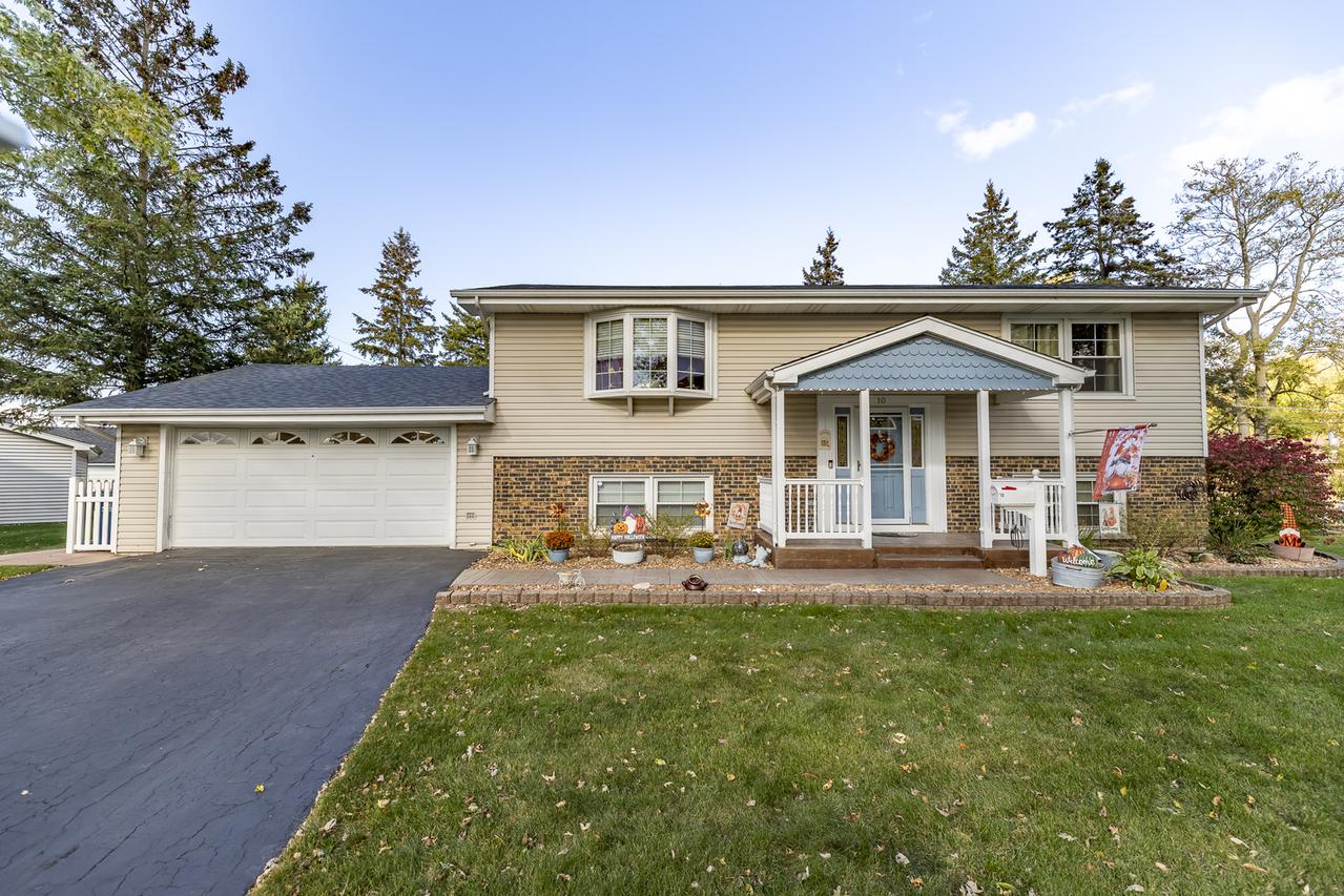 10 Herman Ct., Crete, IL 60417