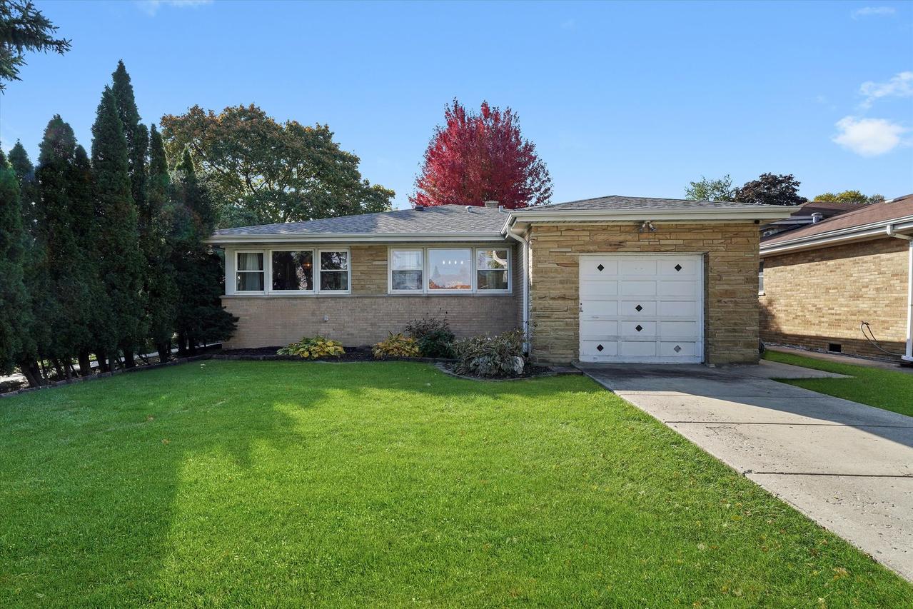 3801 W Sherwin Ave., Lincolnwood, IL 60712