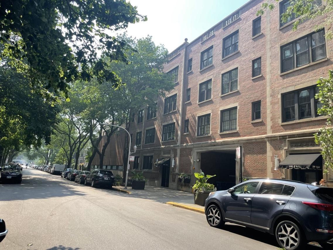 3800 N Lake Shore Dr. #11E, Chicago, IL 60613