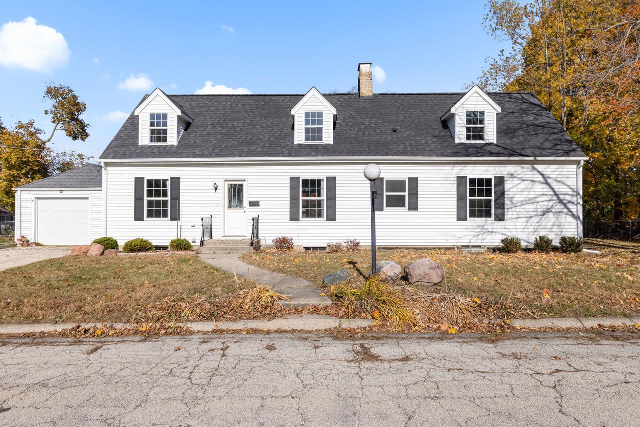 2906 Buckingham Dr., Rockford, IL 61107