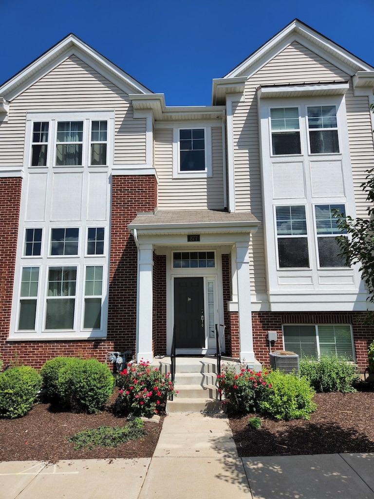 877 Lewisburg Ln., Aurora, IL 60504