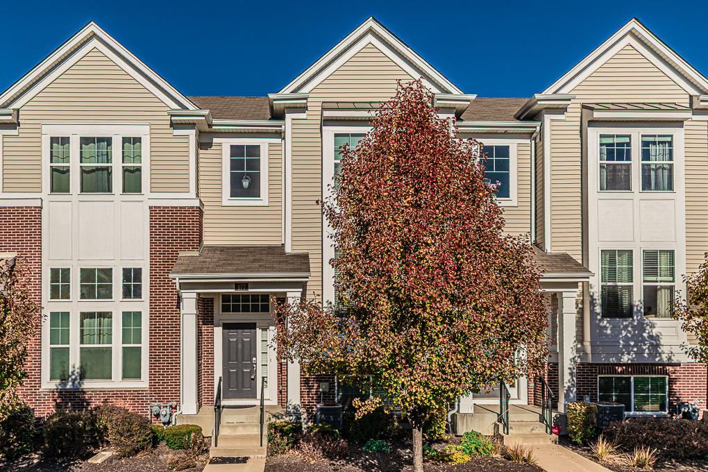 877 Lewisburg Ln., Aurora, IL 60504