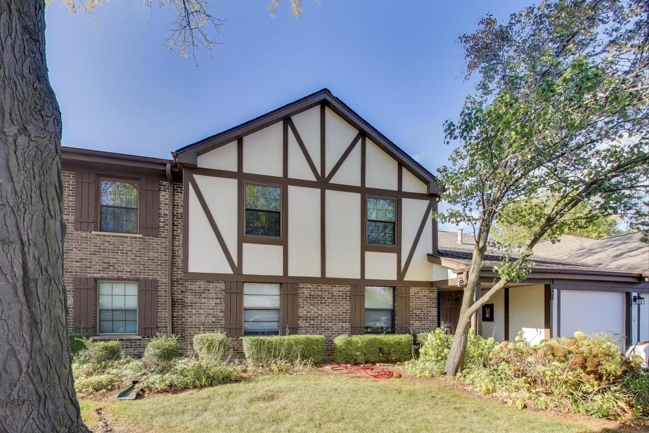 368 Southbury Ct. #D2, Schaumburg, IL 60193