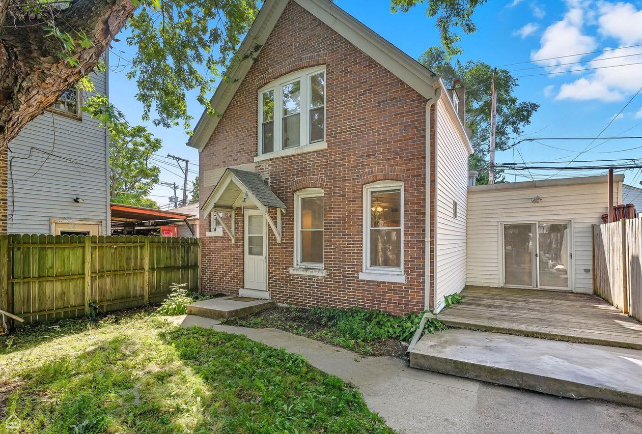 3709 W Potomac Ave., Chicago, IL 60651