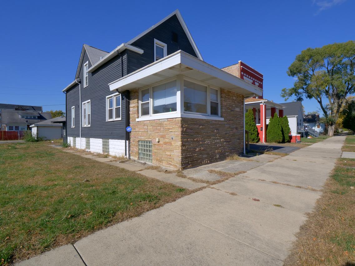 572 Douglas Ave., Calumet City, IL 60409