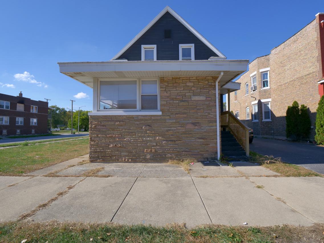 572 Douglas Ave., Calumet City, IL 60409
