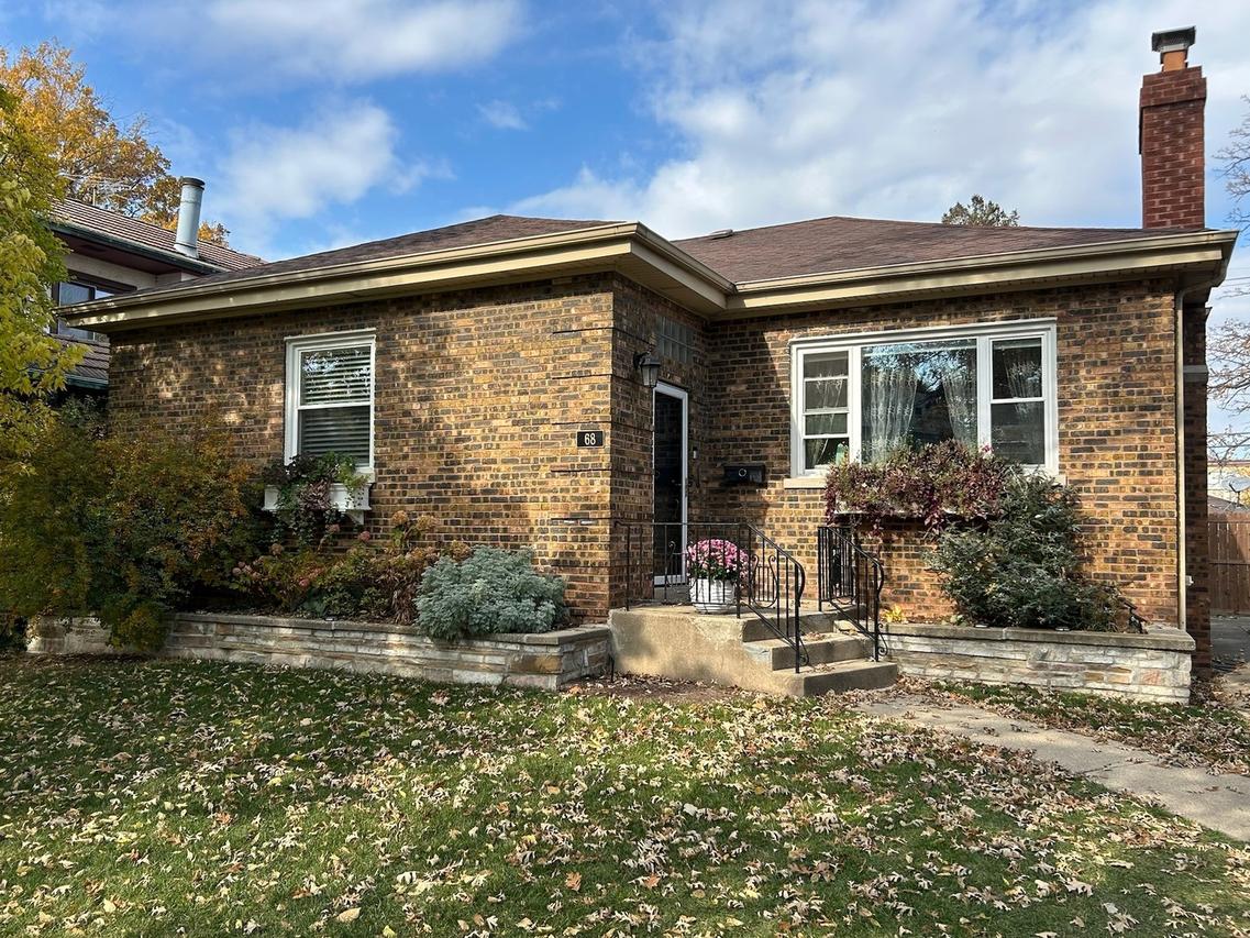 68 Lawton Rd., Riverside, IL 60546