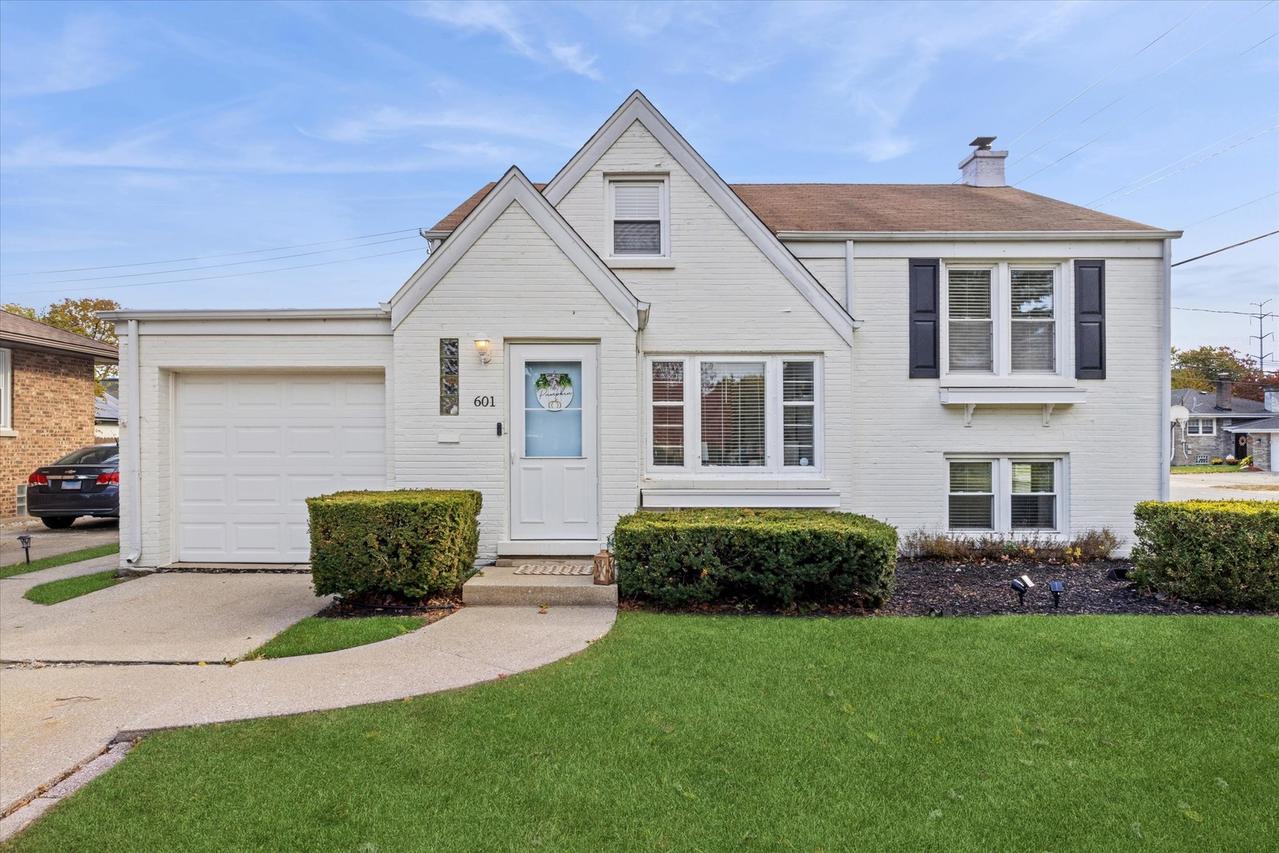 601 Homestead Rd., La Grange Park, IL 60526