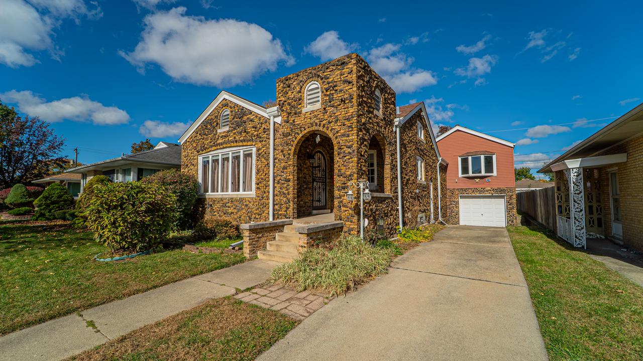122 Elizabeth St., Calumet City, IL 60409