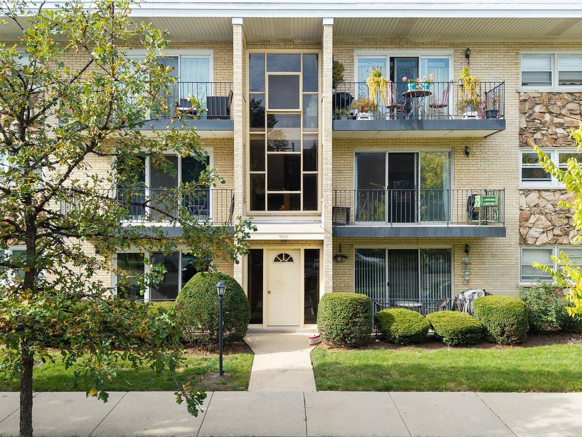 6587 N Northwest Hwy. #1A, Chicago, IL 60631