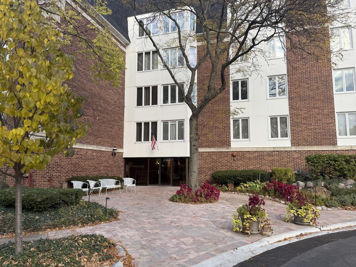 250 Lake Blvd. #218, Buffalo Grove, IL 60089