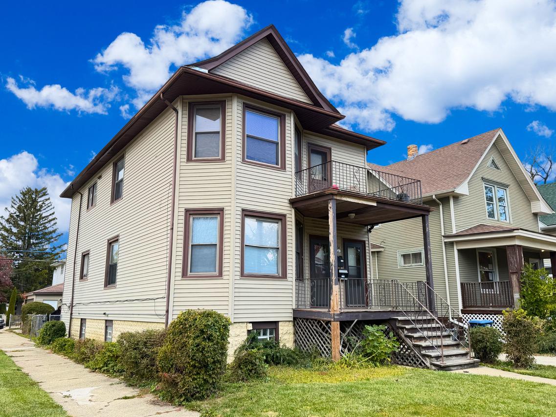 718 S 7th Ave., Maywood, IL 60153