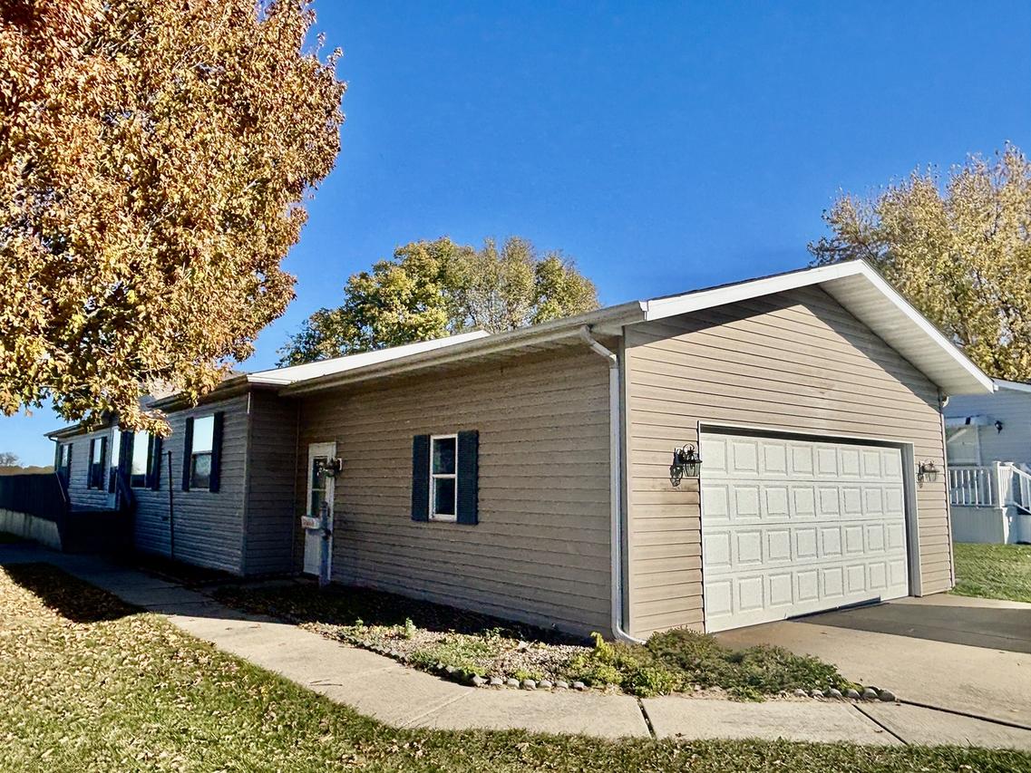 214 E Wood Ln., Belvidere, IL 61008
