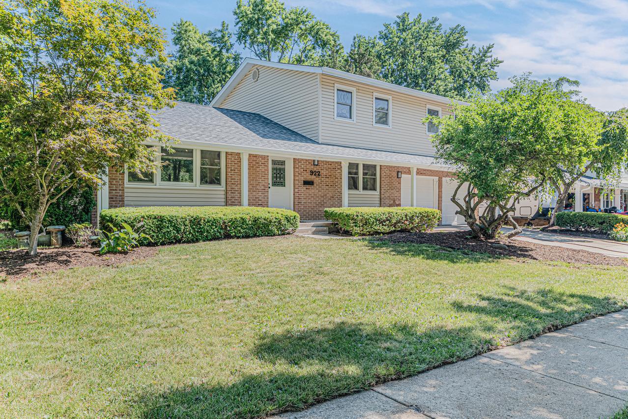 922 E Pratt Dr., Palatine, IL 60074