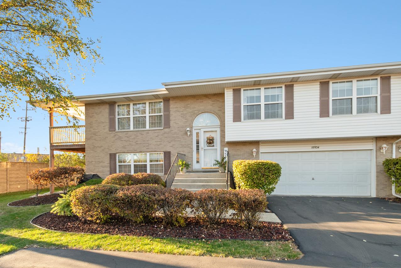 10934 S Lorel Ave., Oak Lawn, IL 60453