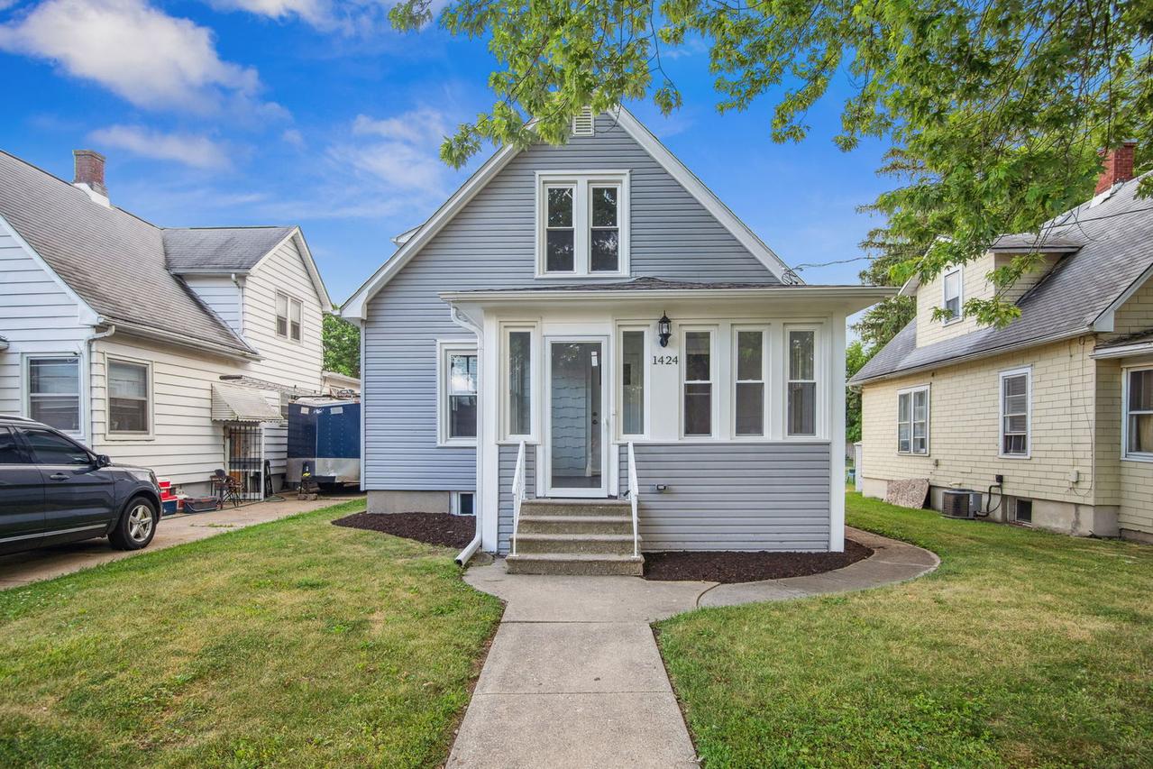 1424 Clark St., Dekalb, IL 60115