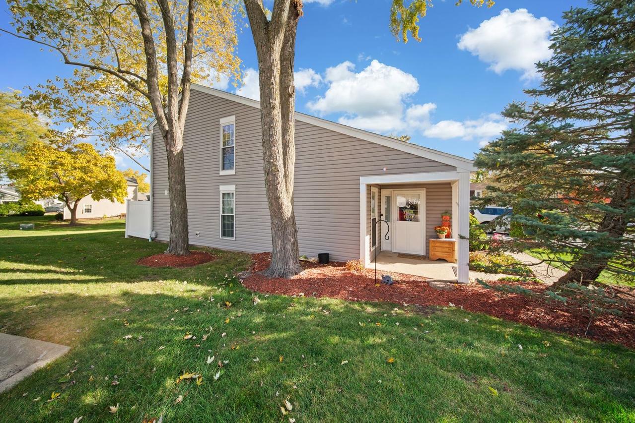 1290 Wandsworth Cir., Roselle, IL 60172