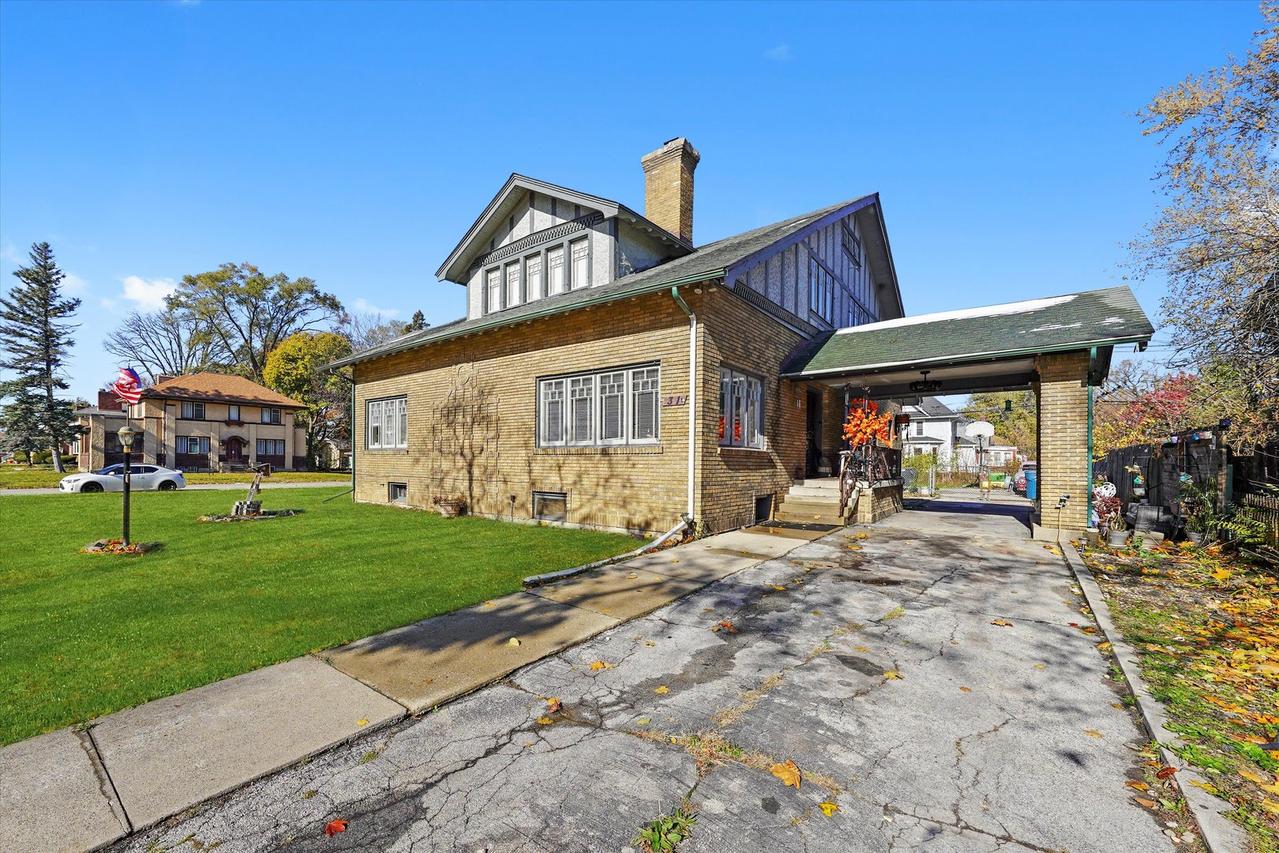 31 E 155th St., Harvey, IL 60426