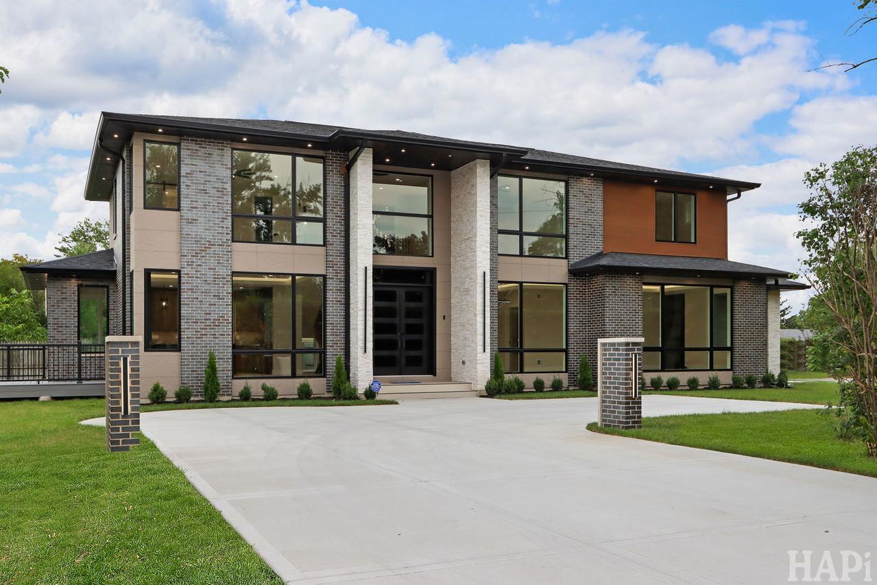 2700 Fontana Dr., Glenview, IL 60025