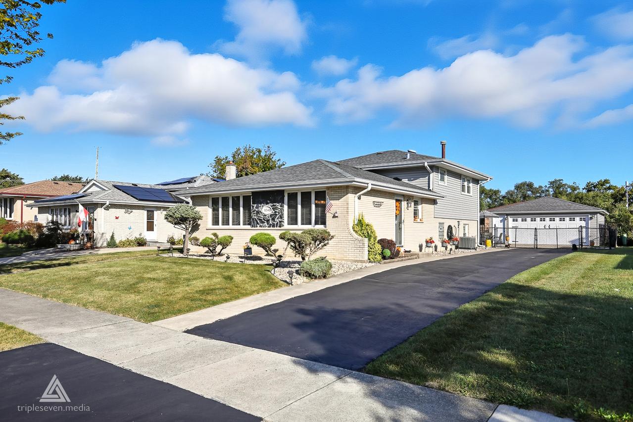 6346 90th St., Oak Lawn, IL 60453