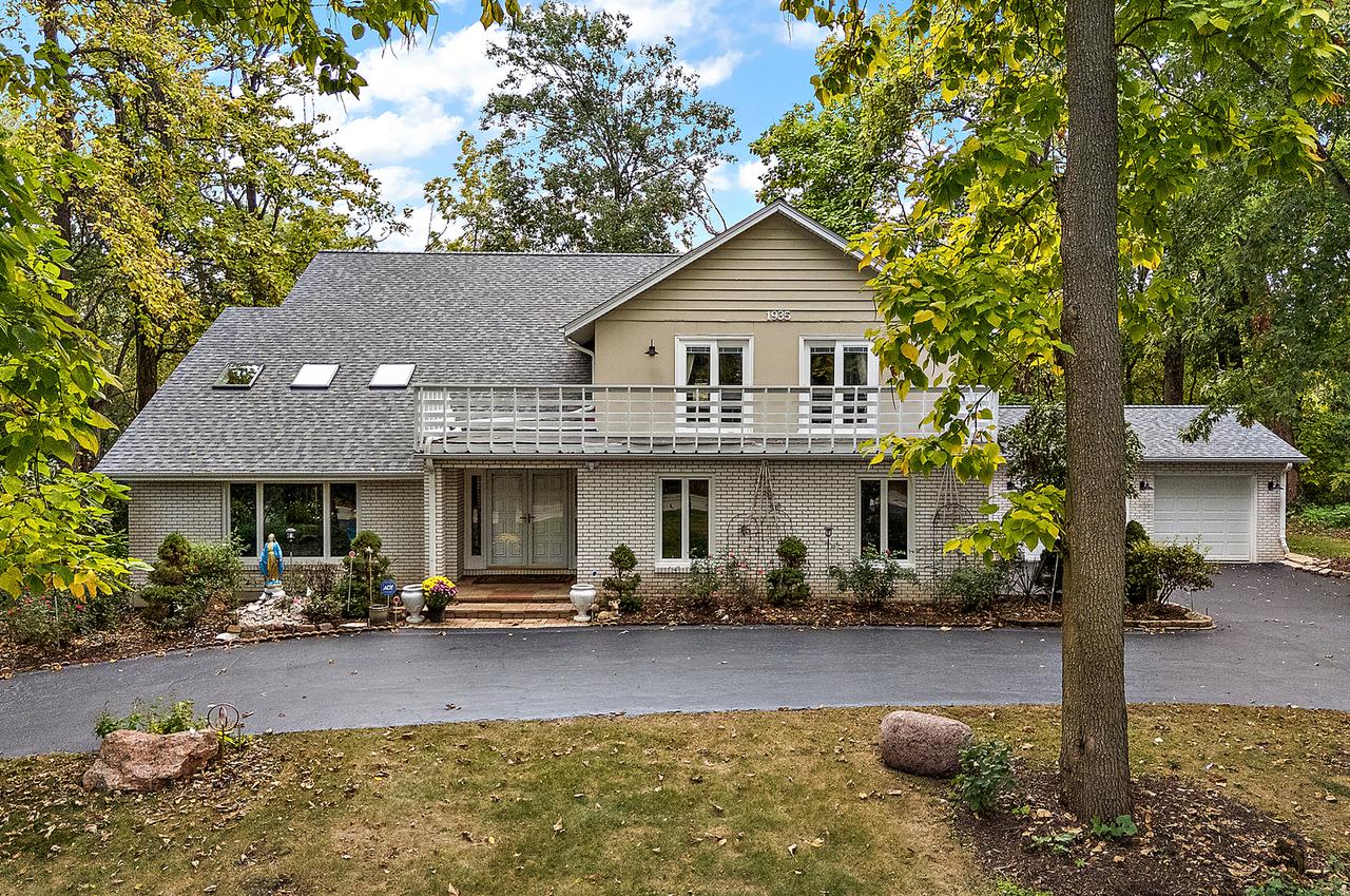 1935 Green Trails Dr., Lisle, IL 60532